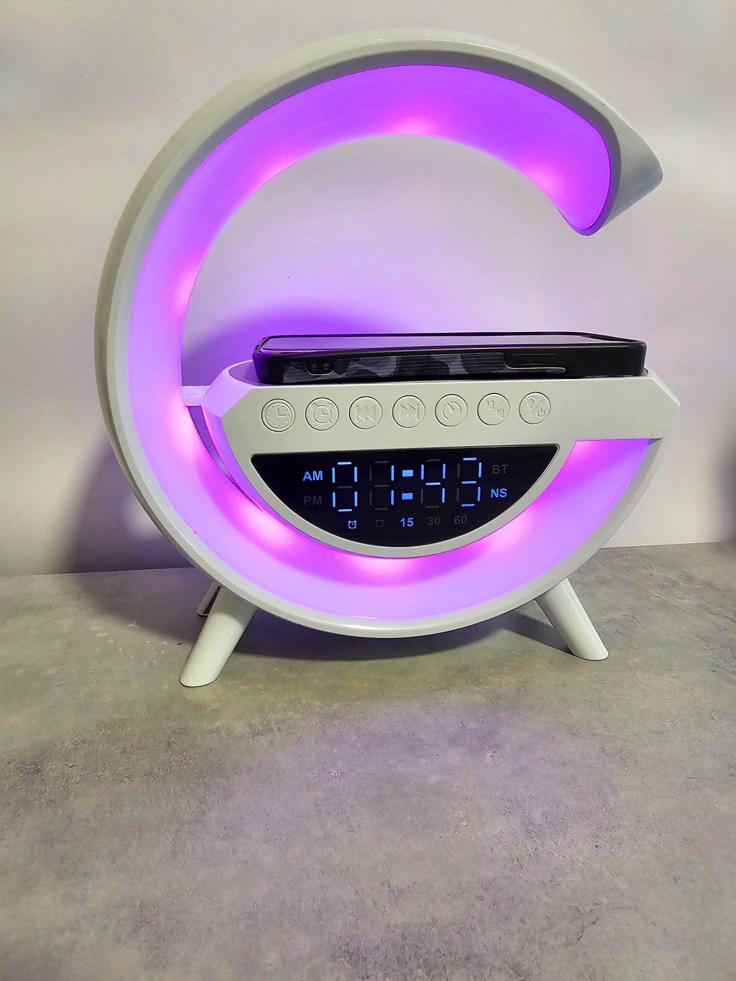 Lampada Led Cassa Bluetooth Multifunzione con Ricarica Wireless 15W, Luci LED, Orologio, Sveglia, Radio FM e Rumori Bianchi